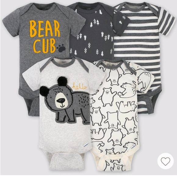 Gerber Other - 5 piece newborn Gerber onsie + beanie sets bundle